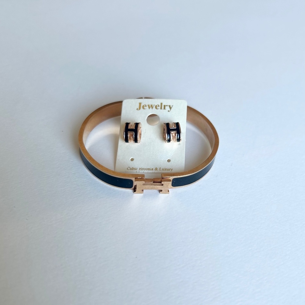 Set of Braclet and Earrings Pose Gold Metal Black Ceramics Made in Korea